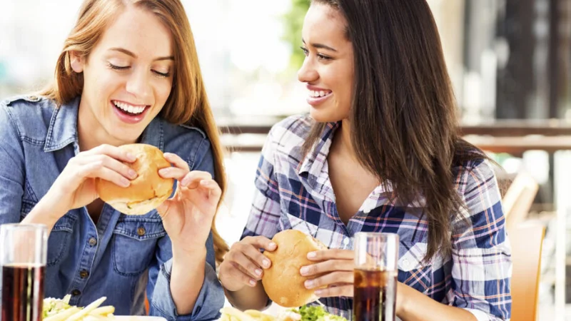 what fast food serves lunch all day