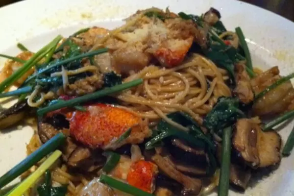 Yard House Lobster Garlic Noodles Recipe